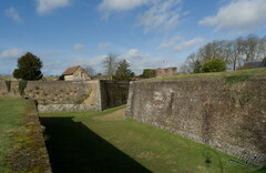 Douves