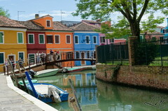 Sur le bord du canal de Burano